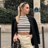 Elegantes, kurzärmliges Strick-Crop-Top mit Streifenmuster und Rundhalsausschnitt - Schwarz